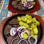 Язык говяжий жаренный с отварным картофелем на кеце